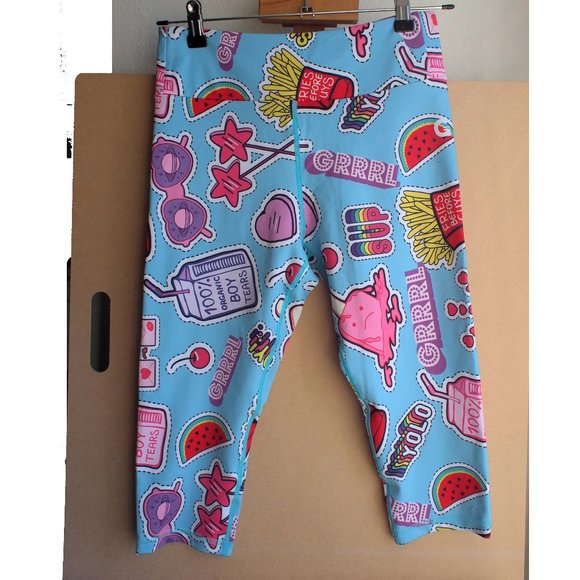 NWOT GRRRL graphic short gym leggings Sz S - Picture 1 of 2